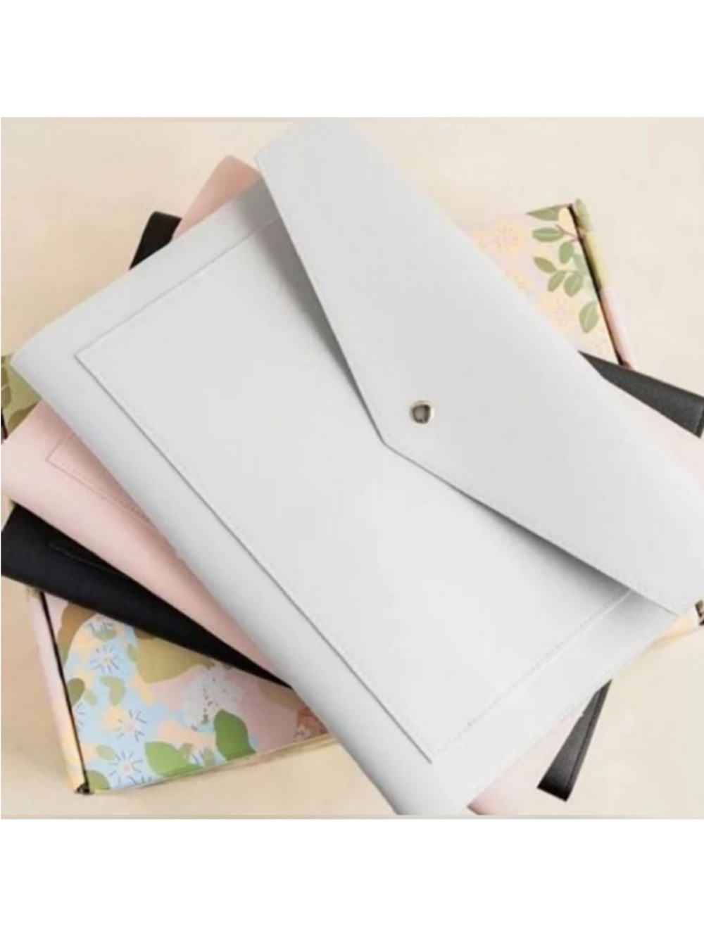 Glass Ladder &‎ Co || Megan Portfolio Clutch Organizer in Cloud Light Gray